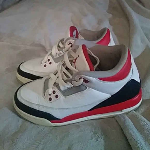 Jordans red, white & gray - Picture 2 of 5